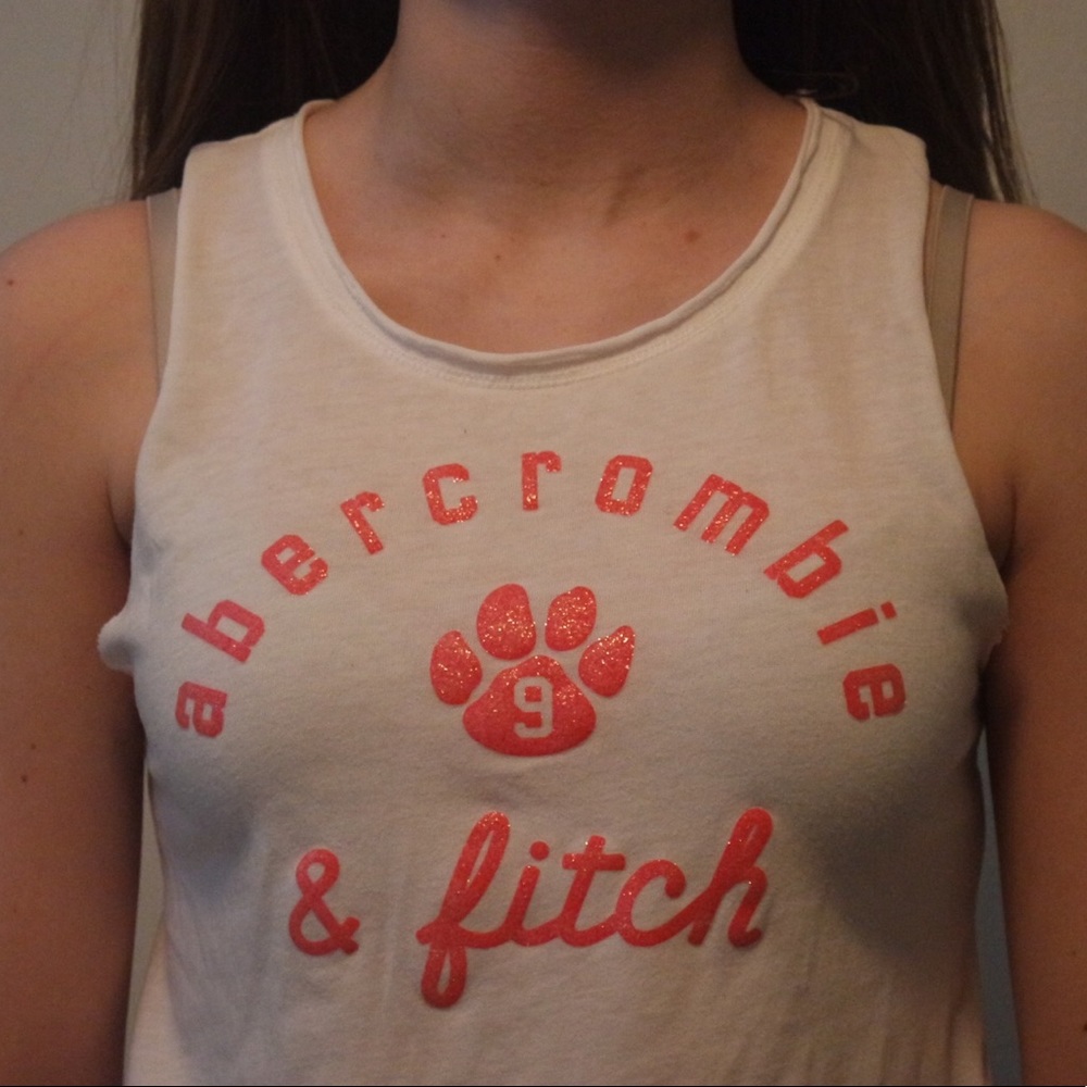 Ambercrombie And Fitch dog paw t-shirt